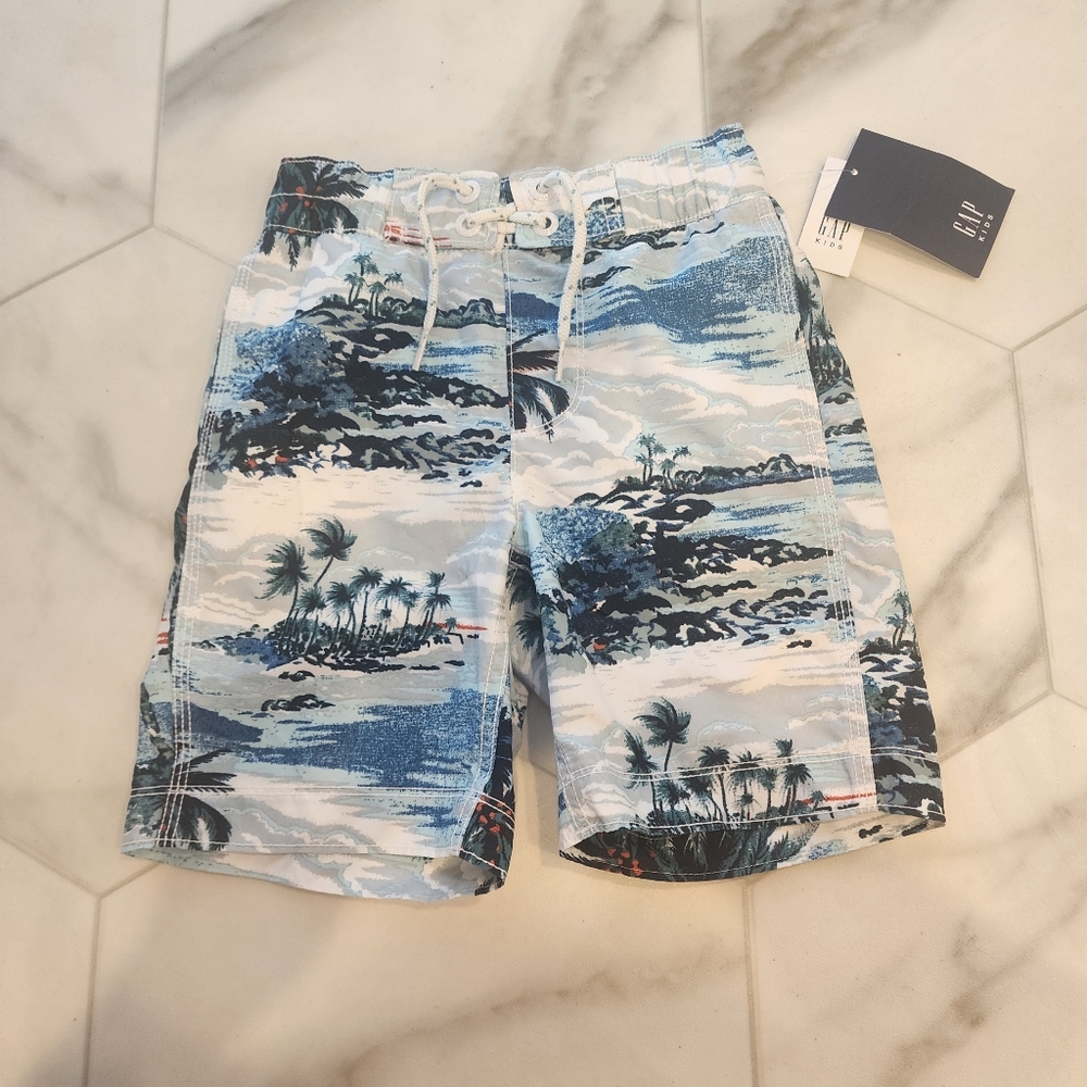 Gap, NEW WITH TAGS ATTACHED, BOYS size XS, blue ocean scenery 💙 🌴🌊
